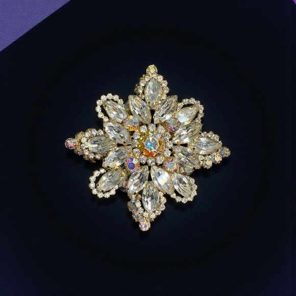 Verified JULIANA DeLizza & Elster Aurora Borealis
Rhinestone Brooch, Vintage - Picture 3 of 11